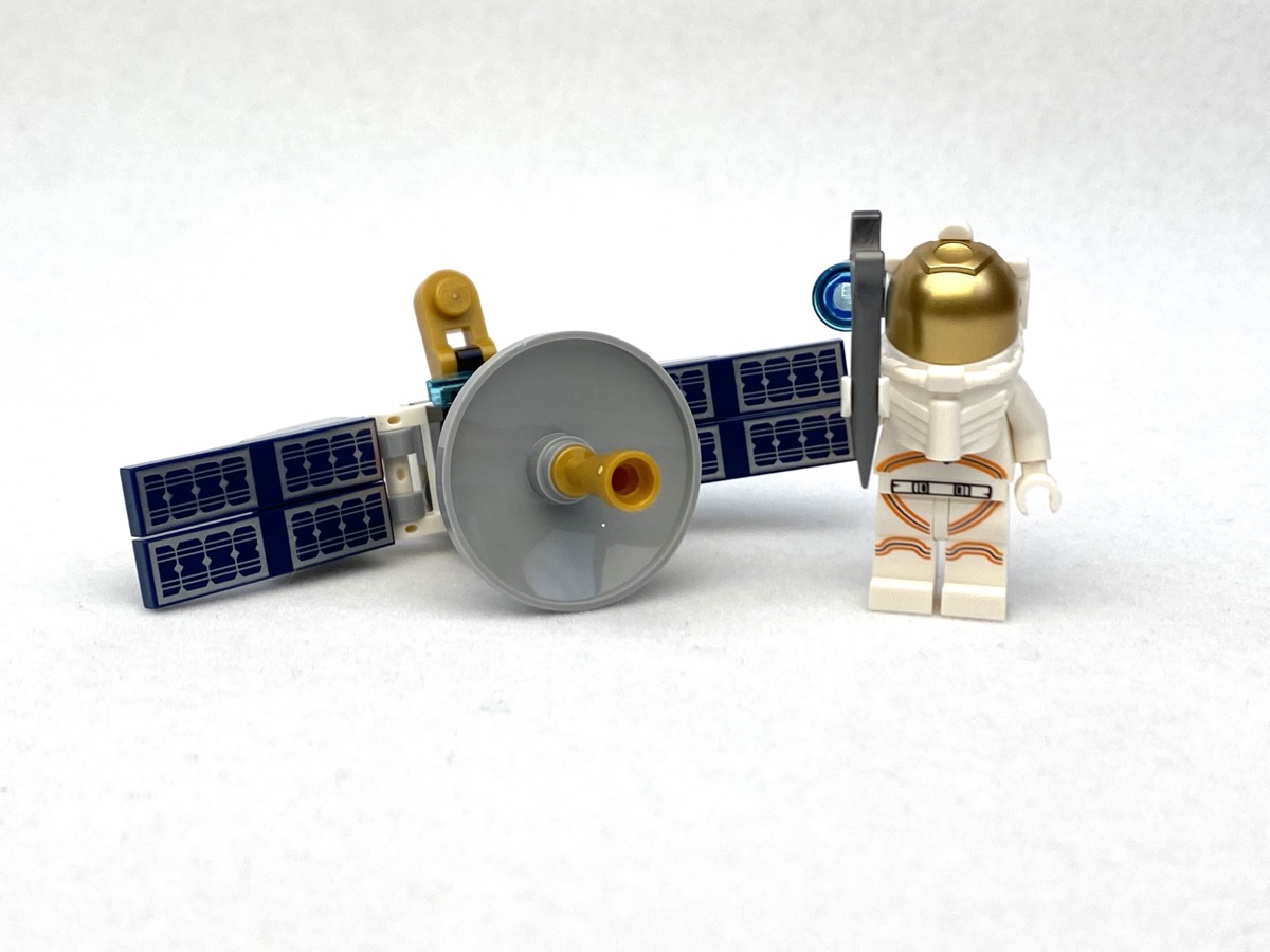 A Year of Polybags 25/260: LEGO City 30365 Space Satellite Review - FBTB