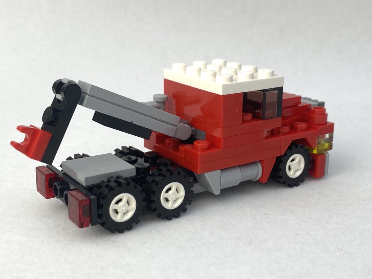 A Year of Polybags 31/260: LEGO Brickmaster 20008 Tow Truck Review