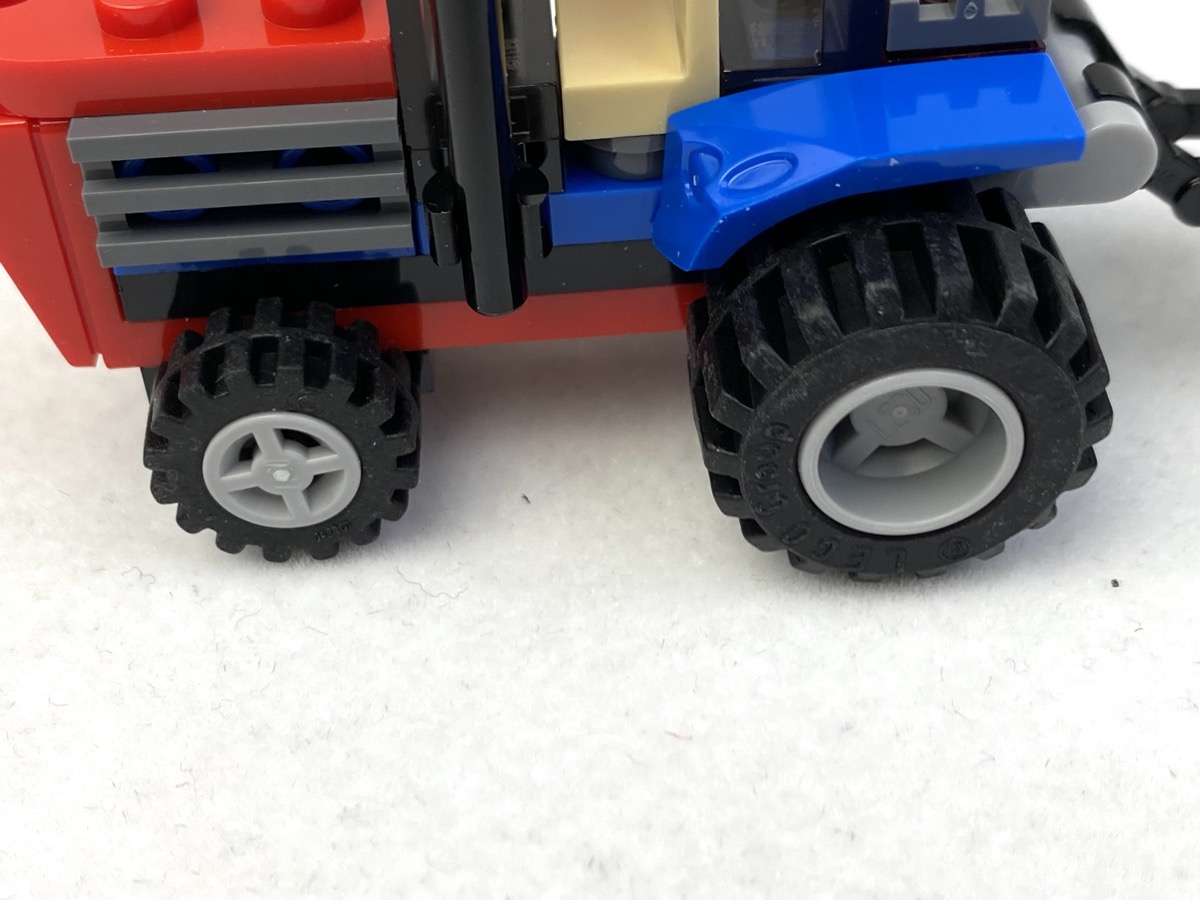 A Year of Polybags 200/260: 30284 Tractor Review